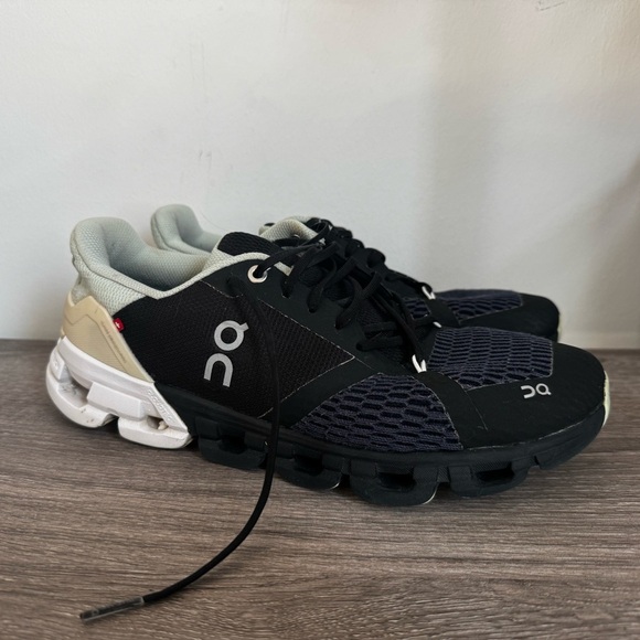 On Running Cloud Cloudflyer Black Mint Green Running Shoes Women's size 11 - Picture 2 of 7